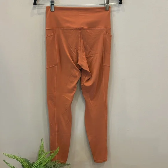 NWT Women’s Patagonia Maipo 7/8 Tights Leggings Workout Pants - Burl Red - Picture 6 of 9